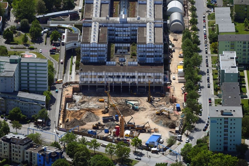 Berlin aus der Vogelperspektive: Erweiterungs- Neubau auf dem Klinikgelände des Krankenhauses Vivantes Klinikum Neukölln in Berlin, Deutschland