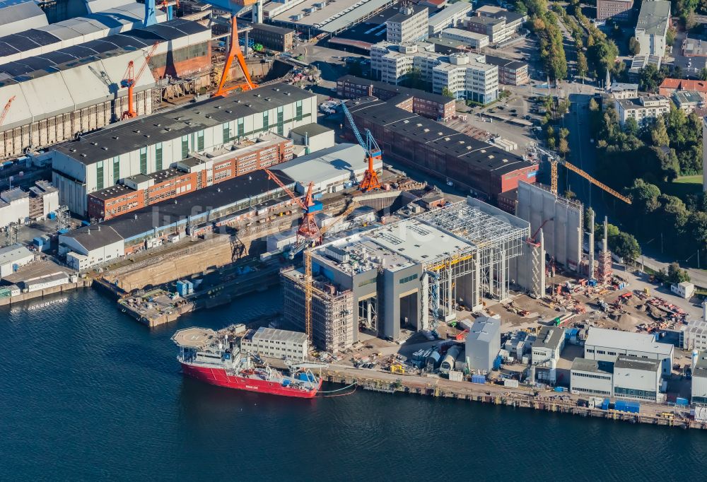 Kiel von oben - Erweiterungsbau am Werftgelände der Schiffswerft thyssenkrupp Marine Systems GmbH in Kiel im Bundesland Schleswig-Holstein, Deutschland