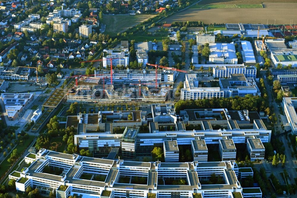 Luftbild Unterföhring - Erweiterungsbaustelle am Gebäudekomplex des Senders New Campus des Senders PRO7 in Unterföhring im Bundesland Bayern, Deutschland