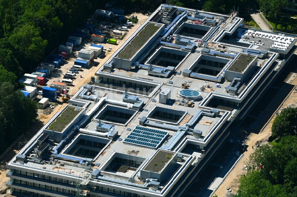 München von oben - Erweiterungsbaustelle am Gebäudekomplex des Senders Bayerischer Rundfunk in München im Bundesland Bayern, Deutschland
