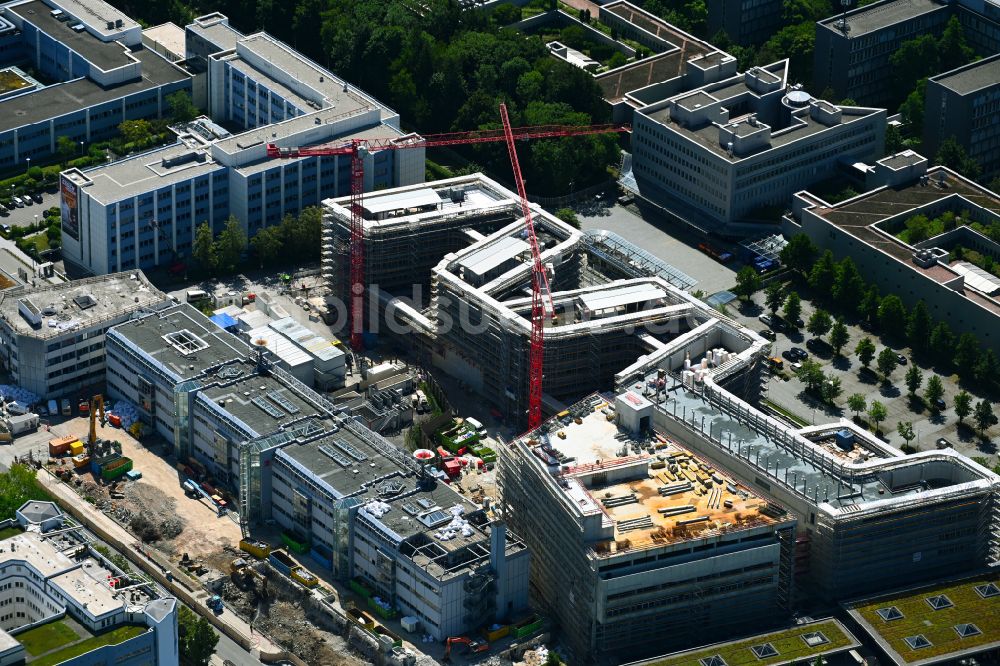 Luftaufnahme Unterföhring - Erweiterungsbaustelle am Gebäudekomplex des Senders New Campus des Senders PRO7 in Unterföhring im Bundesland Bayern, Deutschland