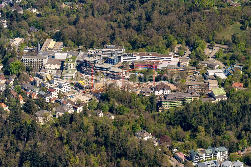 Luftbild Baden-Baden - Erweiterungsbaustelle am Gebäudekomplex des Senders SWR - Südwestrundfunk in Baden-Baden im Bundesland Baden-Württemberg, Deutschland
