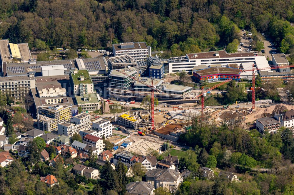 Luftaufnahme Baden-Baden - Erweiterungsbaustelle am Gebäudekomplex des Senders SWR - Südwestrundfunk in Baden-Baden im Bundesland Baden-Württemberg, Deutschland