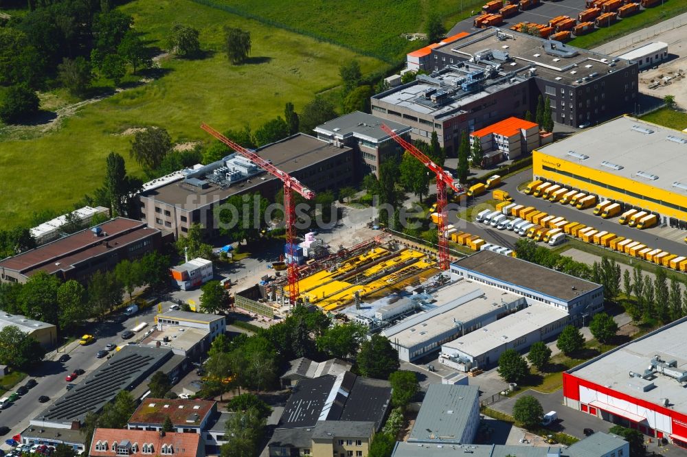 Berlin von oben - Erweiterungsbaustelle am Werksgelände der Berliner Stadtreinigungsbetriebe im Ortsteil Britz in Berlin, Deutschland