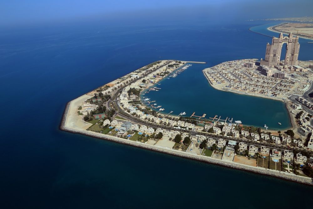 Abu Dhabi von oben - Exclusive Wohnlage im Marina Village auf der künstlichen Insel Breakwater Island im Persischen Golf vor Abu Dhabi in Vereinigte Arabische Emirate