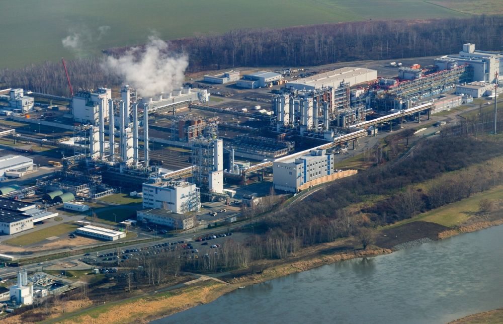 Nünchritz von oben - Fabrikanlage der Wacker Chemie AG in Nünchritz im Bundesland Sachsen