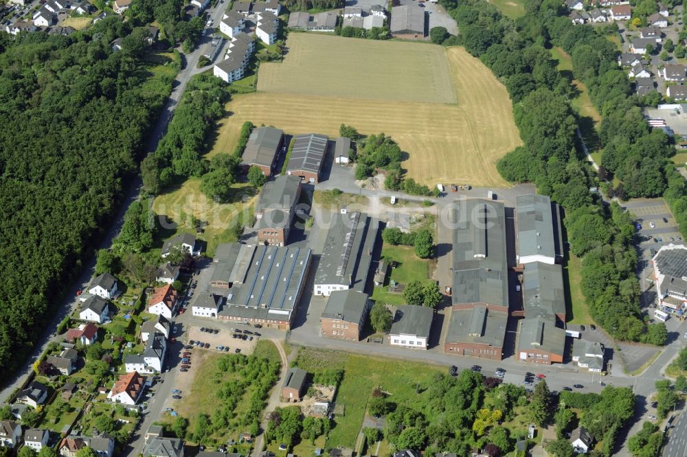 Luftaufnahme Menden (Sauerland) - Fabriksanlage an der Baufastraße in Menden (Sauerland) im Bundesland Nordrhein-Westfalen
