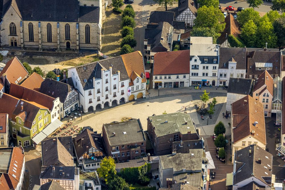 Luftaufnahme Beckum - Fachwerkhaus- und Mehrfamilienhaus- Wohngebiet in Beckum im Bundesland Nordrhein-Westfalen, Deutschland