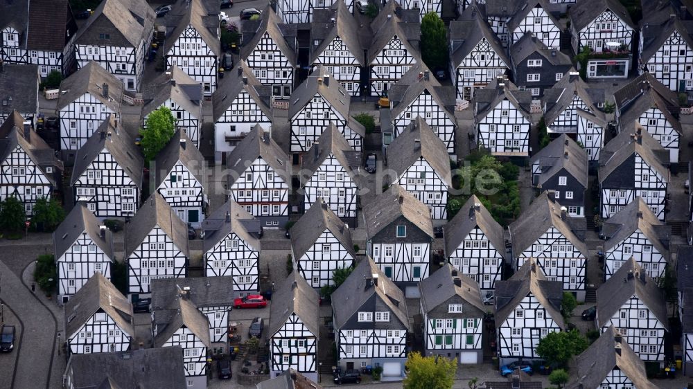 Luftbild Freudenberg - Fachwerkhaus- und Mehrfamilienhaus- Wohngebiet in Freudenberg im Bundesland Nordrhein-Westfalen
