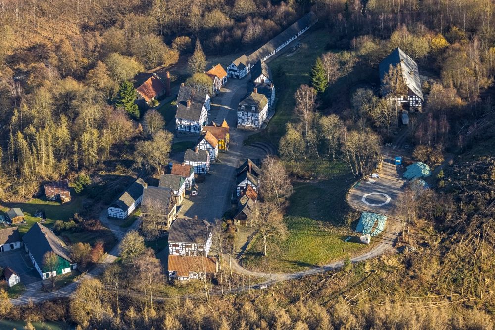 Luftaufnahme Hagen - Fachwerkhaus- und Mehrfamilienhaus- Wohngebiet im Ortsteil Dahl in Hagen im Bundesland Nordrhein-Westfalen, Deutschland