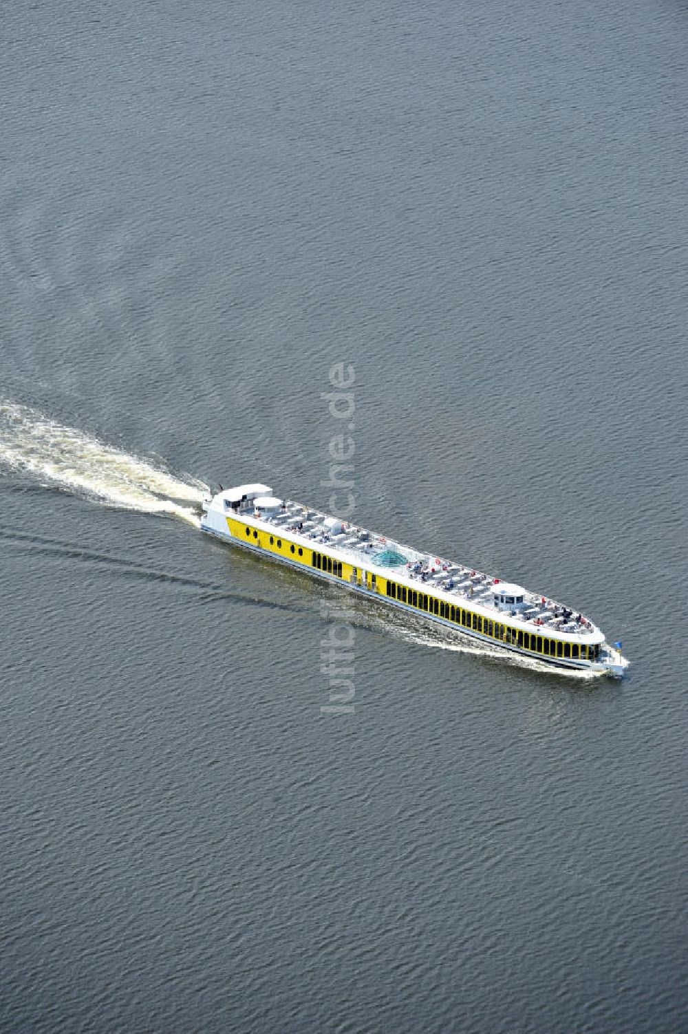 Caputh aus der Vogelperspektive: Fahrgastschiff MS Sansouci auf dem Schwielowsee bei Caputh