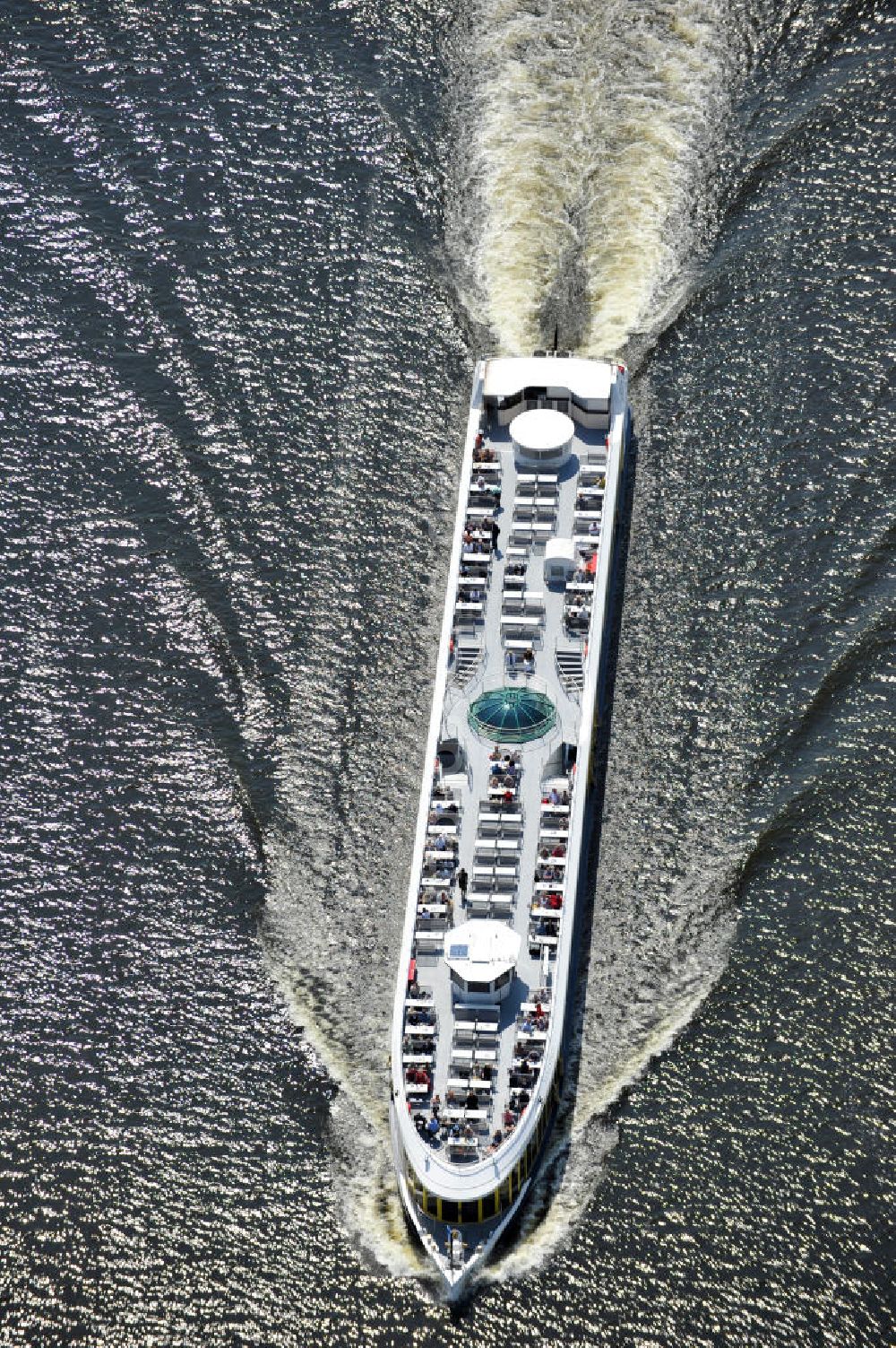 Luftaufnahme Caputh - Fahrgastschiff MS Sansouci auf dem Schwielowsee bei Caputh