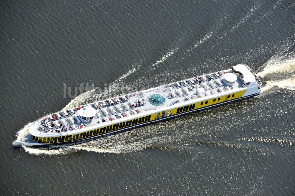 Luftbild Caputh - Fahrgastschiff MS Sansouci auf dem Schwielowsee bei Caputh