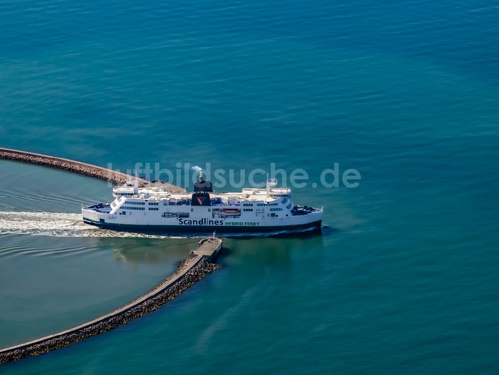 Luftaufnahme Fehmarn - Fahrt des Fähr- Schiff PRINS RICHARD von Deutschland nach Dänemark in Fehmarn im Bundesland Schleswig-Holstein, Deutschland