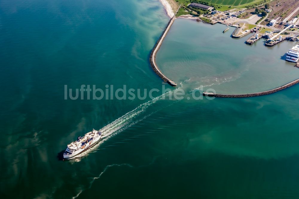 Luftbild Fehmarn - Fahrt des Fähr- Schiff PRINS RICHARD von Deutschland nach Dänemark in Fehmarn im Bundesland Schleswig-Holstein, Deutschland