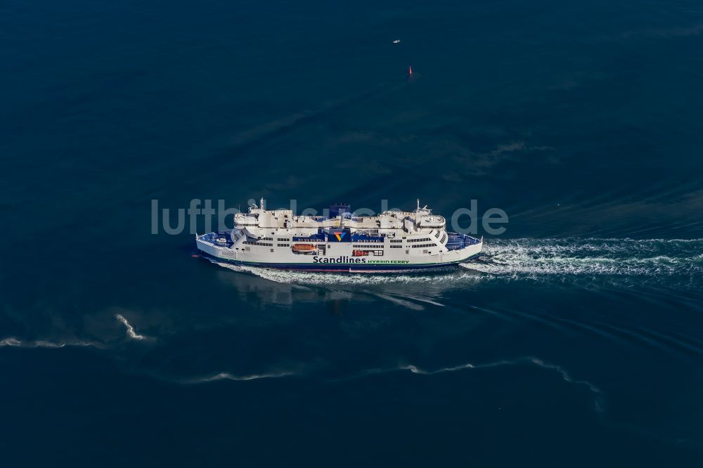 Luftbild Fehmarn - Fahrt des Fähr- Schiff PRINS RICHARD von Deutschland nach Dänemark in Fehmarn im Bundesland Schleswig-Holstein, Deutschland
