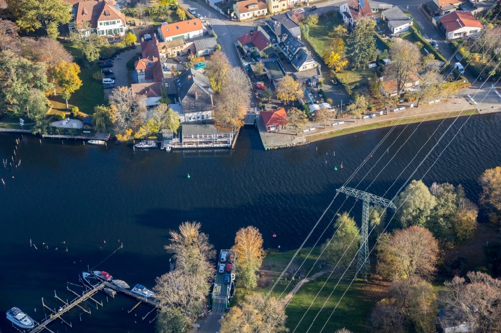 Luftaufnahme Schwielowsee - Fahrt eines Fähr- Schiffes in Caputh in Schwielowsee im Bundesland Brandenburg, Deutschland
