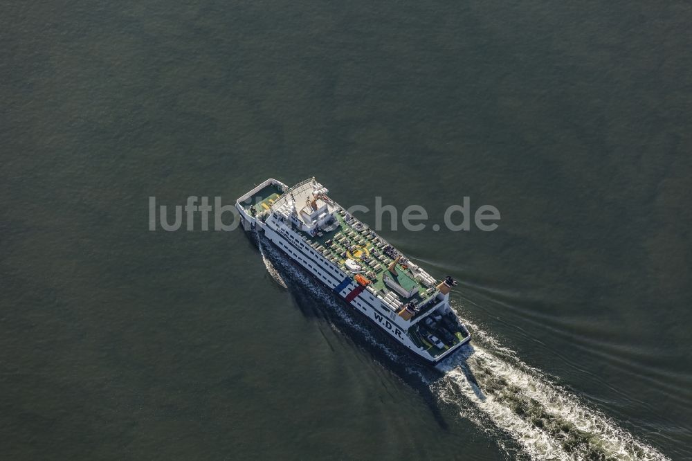Luftbild Dagebüll - Fahrt eines Fähr- Schiffes von Dagebüll zur Insel Föhr in Dagebüll im Bundesland Schleswig-Holstein, Deutschland