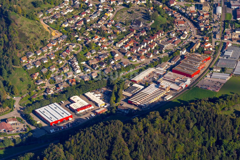 Luftbild Oppenau - Fahrzeugbau- Werksgelände der DOLL Fahrzeugbau GmbH in Oppenau im Bundesland Baden-Württemberg, Deutschland