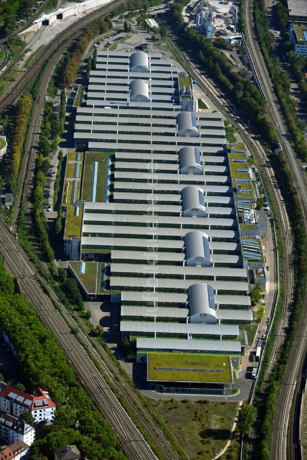 Luftaufnahme Stuttgart - Fahrzeugbau- Werksgelände Mercedes-Benz Motorenwerk im Ortsteil Cannstatt in Stuttgart im Bundesland Baden-Württemberg, Deutschland