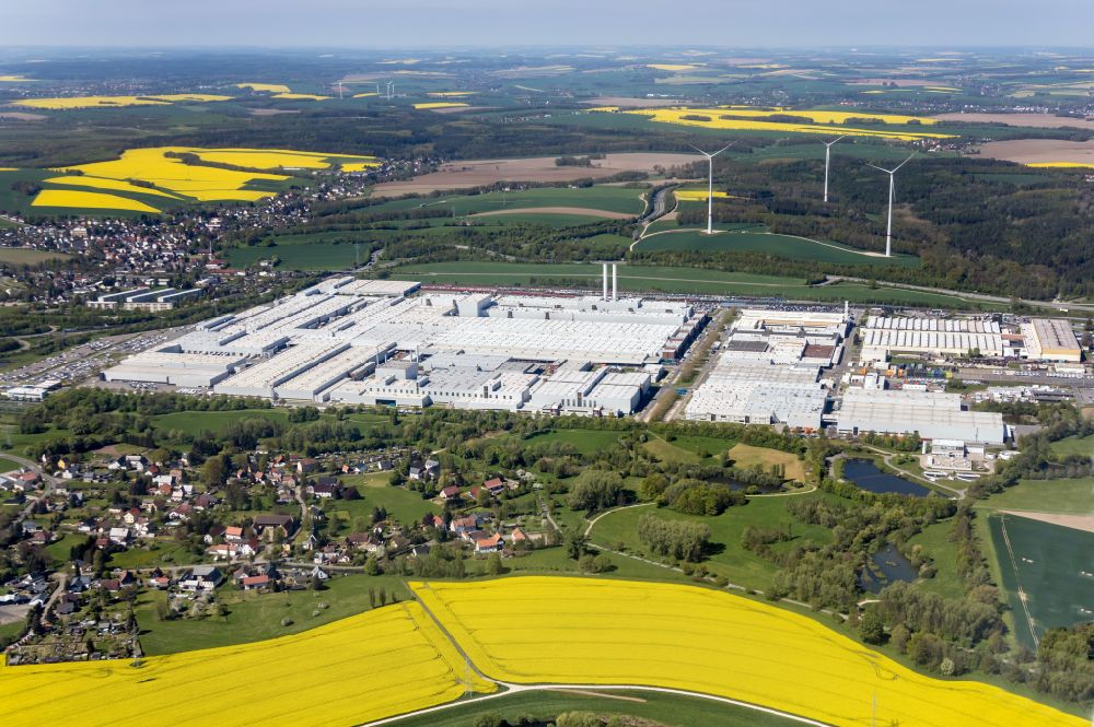 Zwickau aus der Vogelperspektive: Fahrzeugbau- Werksgelände der VW Volkawagen AG in Zwickau im Bundesland Sachsen, Deutschland
