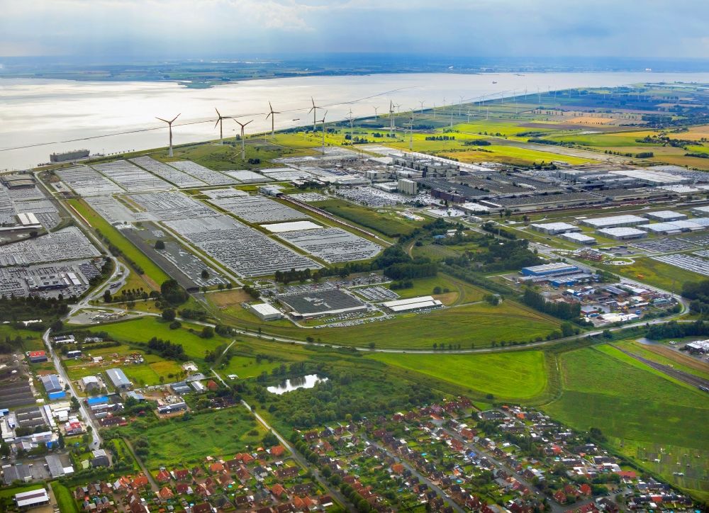 Emden von oben - Fahrzeugbau- Werksgelände der Volkswagen AG in Emden im Bundesland Niedersachsen, Deutschland