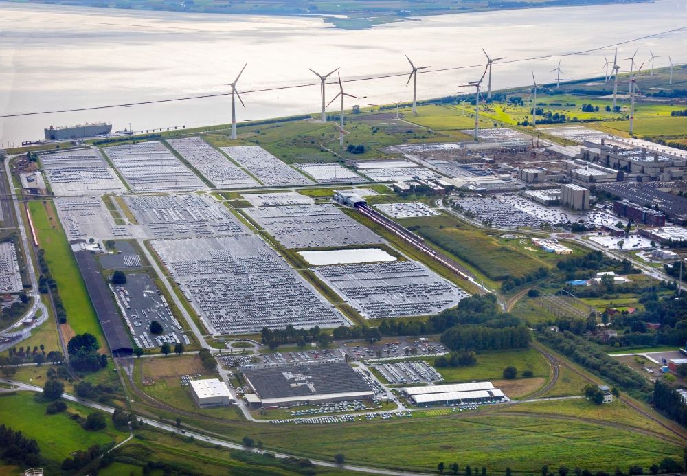 Emden aus der Vogelperspektive: Fahrzeugbau- Werksgelände der Volkswagen AG in Emden im Bundesland Niedersachsen, Deutschland