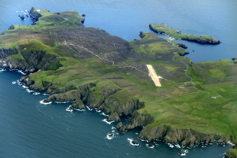 Fair Isle aus der Vogelperspektive: Fair Isle der Shetland Inseln von Schottland in der Nordsee
