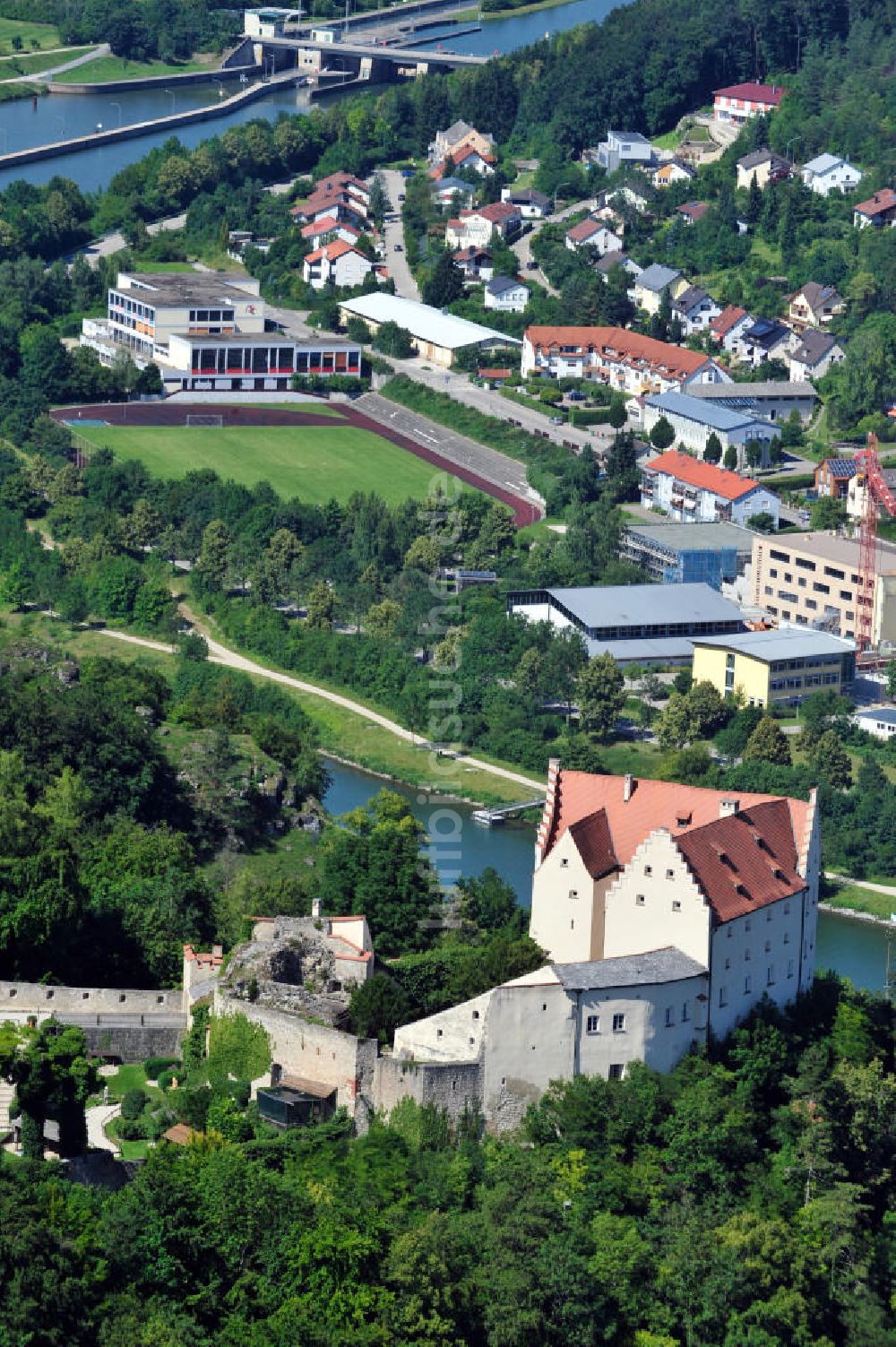 Luftaufnahme Riedenburg / Bayern - Falkenhof Schloss Rosenburg in Riedenburg, Bayern