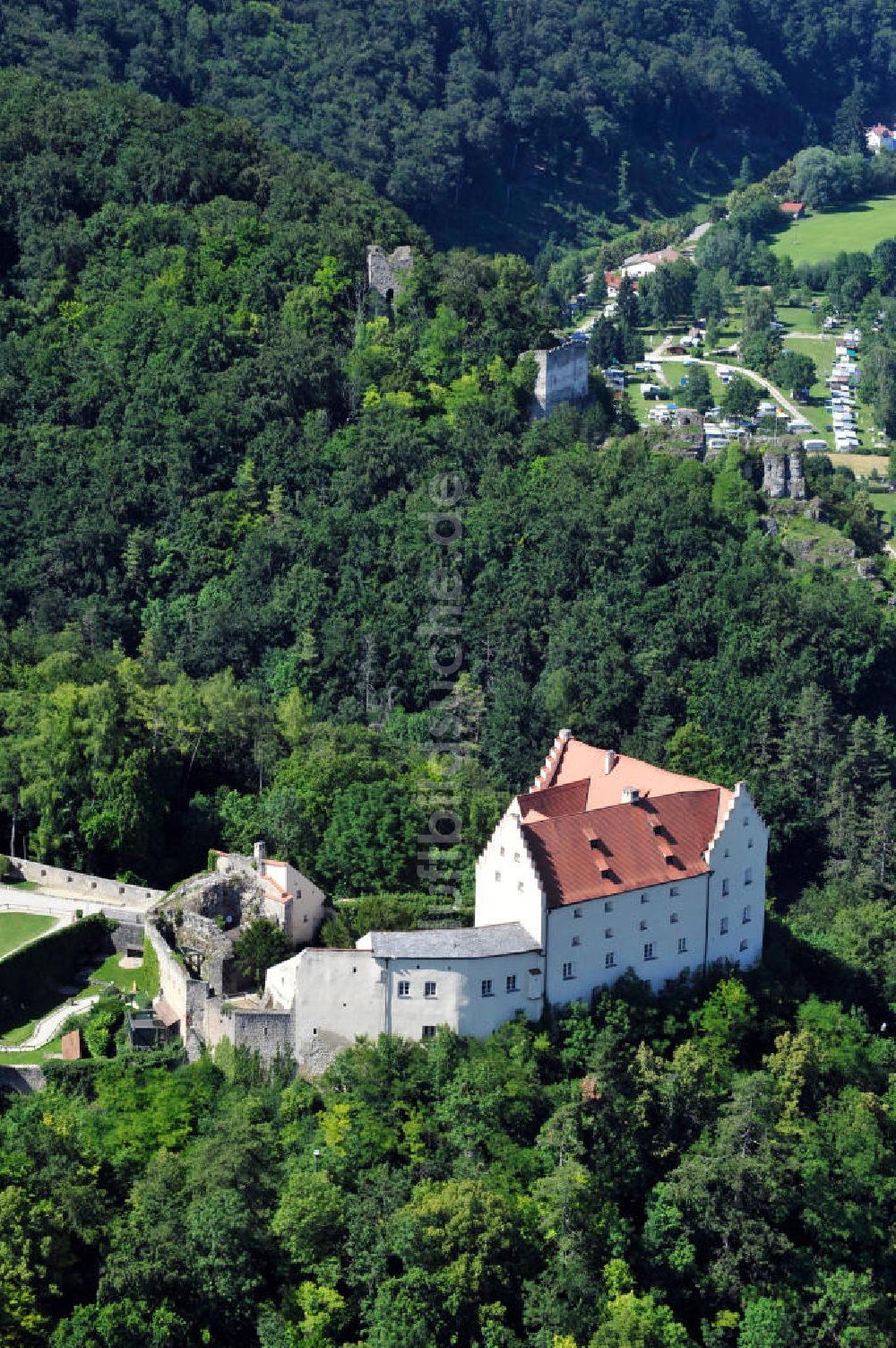 Luftbild Riedenburg / Bayern - Falkenhof Schloss Rosenburg in Riedenburg, Bayern