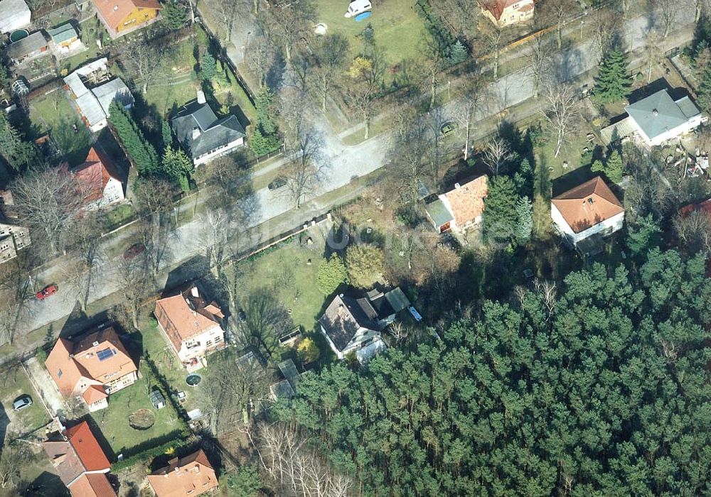Luftbild Schöneiche bei Berlin - Familienhäuser im Goetheweg in Schöneiche. 18.03.02