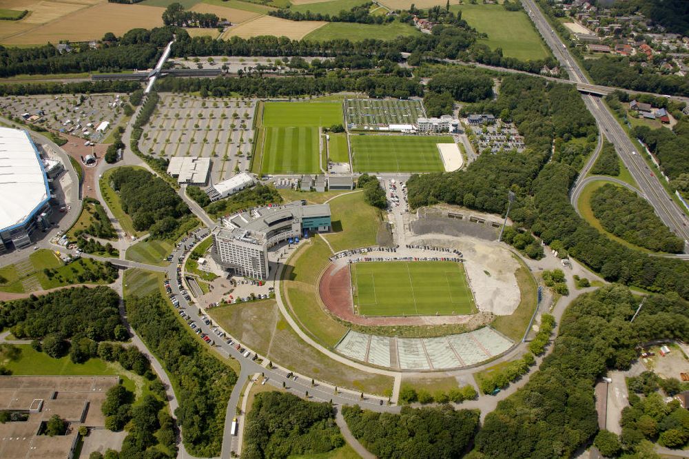 Luftaufnahme Gelsenkirchen - Fanbegegnung mit der Mannschaft des FC Schalke 04 in Gelsenkirchen, Nordrhein-Westfalen