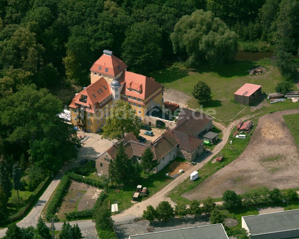 Wildenhain aus der Vogelperspektive: Fassade des Baudenkmales Schloßmühle Walda in Wildenhain im Bundesland Sachsen, Deutschland