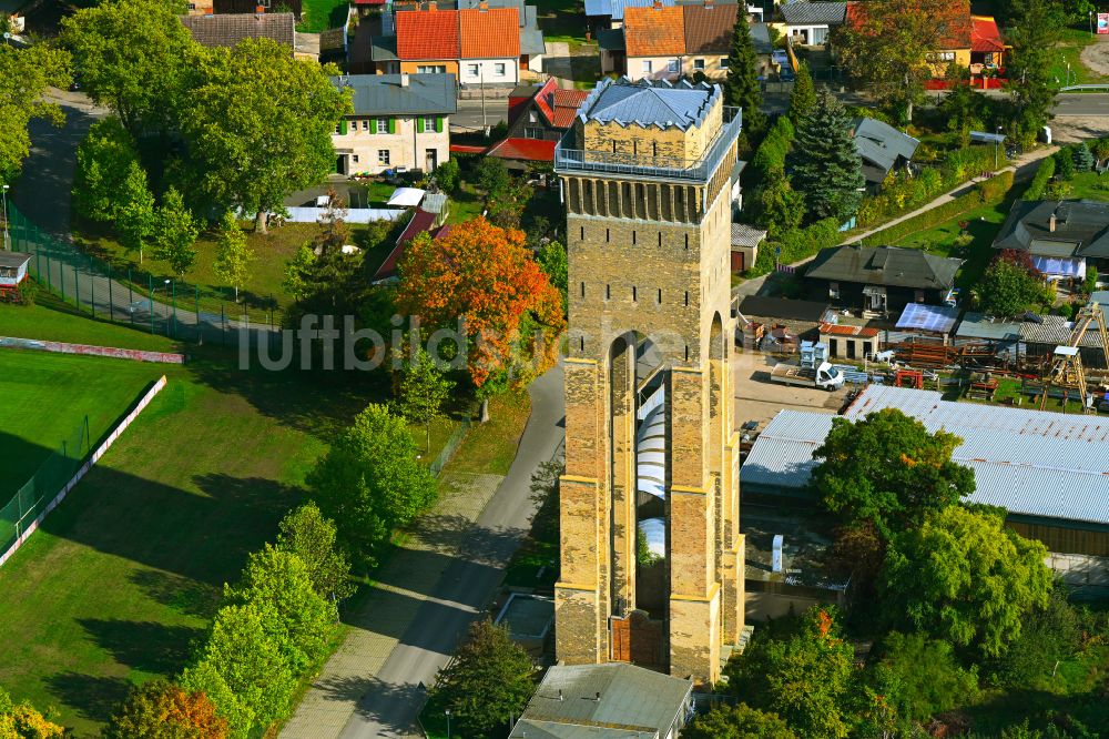 Luftbild Eberswalde - Fassade des Baudenkmales Wasserturm Finow (ehemals Hindenburgturm) in Eberswalde im Bundesland Brandenburg, Deutschland