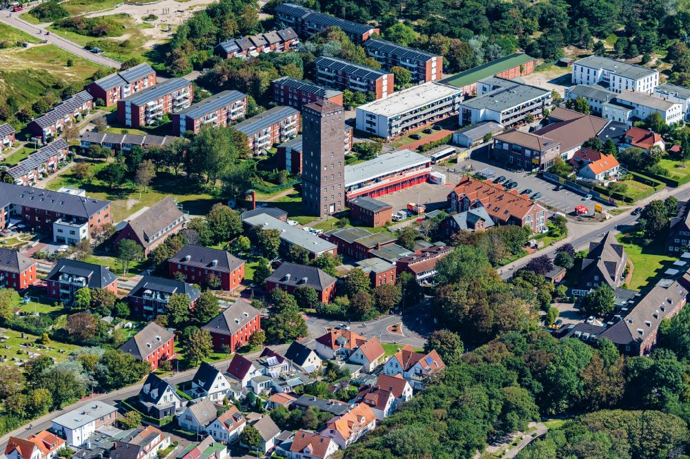 Luftbild Norderney - Fassade des Baudenkmales Wasserturm Norderney in Norderney im Bundesland Niedersachsen, Deutschland