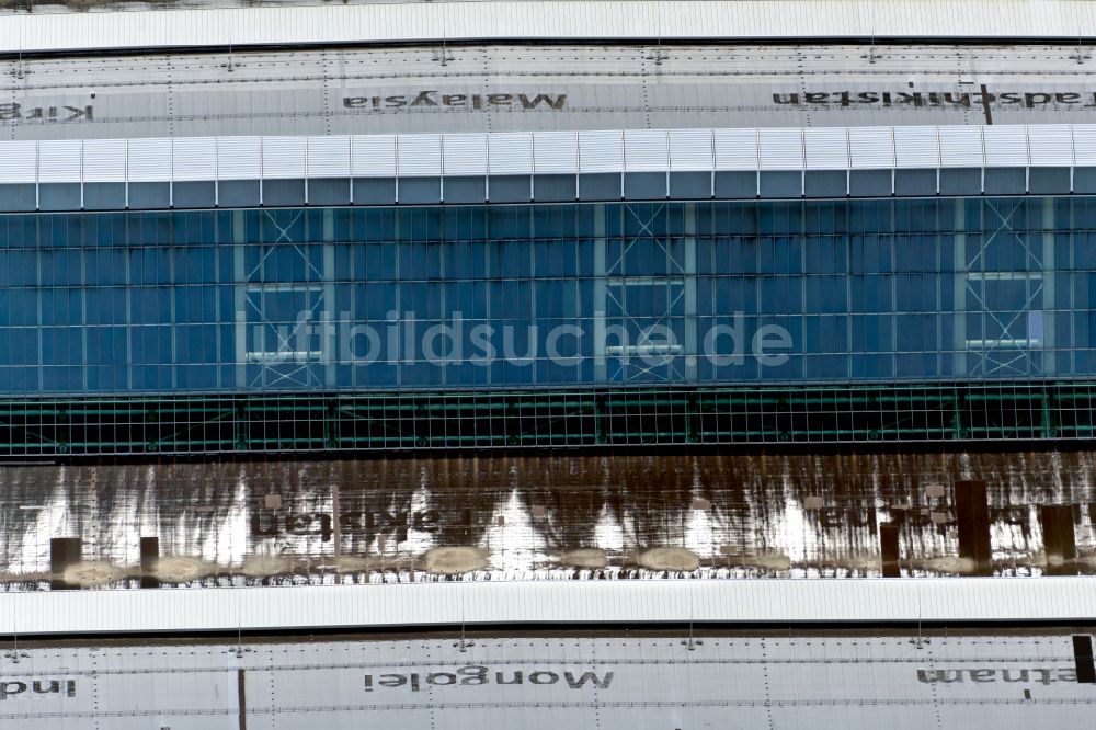 Luftbild Hannover - Fassaden- und Dachkonstruktion der Messehalle 26 auf der Messe in Hannover im Bundesland Niedersachsen, Deutschland
