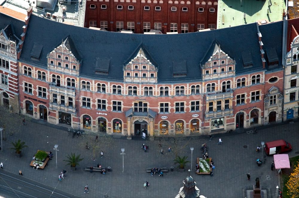 Luftaufnahme Erfurt - Fassaden der Einkaufsstraße Anger im Zentrum in Erfurt im Bundesland Thüringen, Deutschland