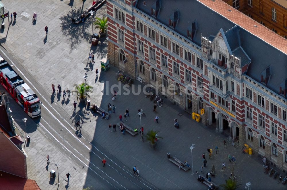 Erfurt von oben - Fassaden der Einkaufsstraße Anger im Zentrum in Erfurt im Bundesland Thüringen, Deutschland
