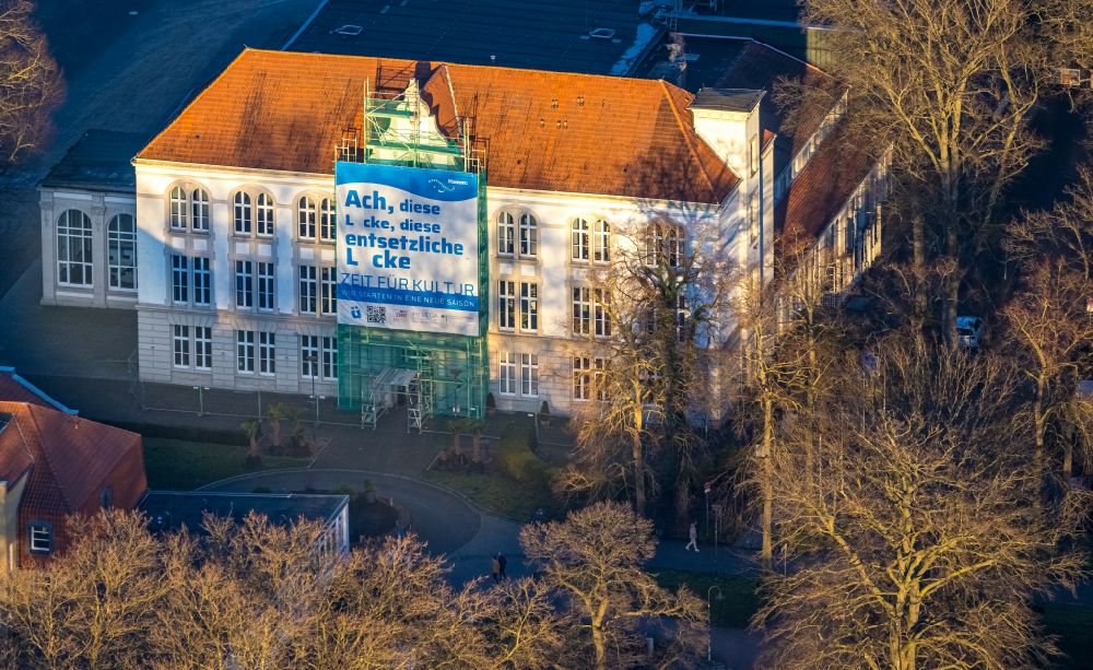 Hamm aus der Vogelperspektive: Fassadensanierung Kurhaus- Gebäude Kurhaus Bad Hamm in Hamm im Bundesland Nordrhein-Westfalen, Deutschland