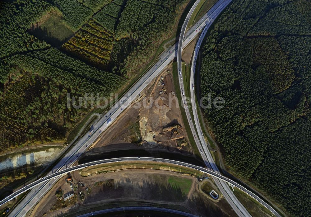 Luftbild Groß Ziethen - Fast fertige Baustelle zum Um- und Ausbau des Autobahndreieck AD Havelland im Bundesland Brandenburg