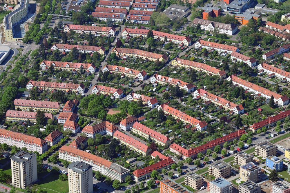Luftaufnahme Freiburg im Breisgau - Fächerartig angelegte Gartenstadt in Freiburg, Ortsteil Haslach, Baden-Württemberg