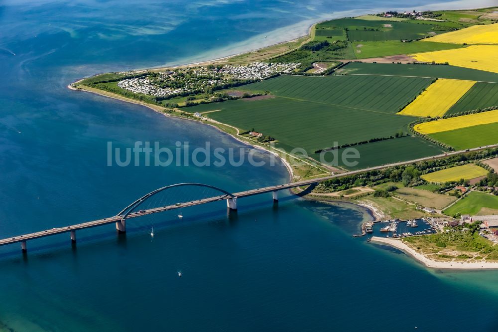 Fehmarn aus der Vogelperspektive: Fehmarnsundbrücke zwischen Fehmarn und dem Festland bei Großenbrode in Schleswig-Holstein, Deutschland