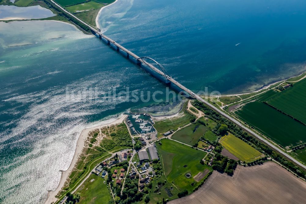Luftbild Fehmarn - Fehmarnsundbrücke zwischen Fehmarn und dem Festland bei Großenbrode in Schleswig-Holstein, Deutschland