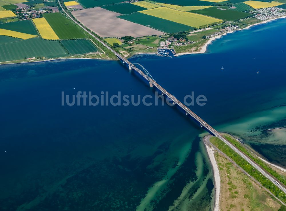 Fehmarn aus der Vogelperspektive: Fehmarnsundbrücke zwischen Fehmarn und dem Festland bei Großenbrode in Schleswig-Holstein, Deutschland