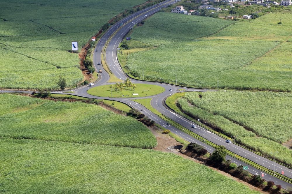 Luftbild Mare D'Albert - Feld- Landschaft mit Zuckerrohr an der Autobahn M2 bei Mare D'Albert, Mauritius