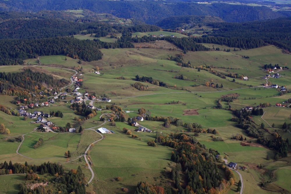 Ibach aus der Vogelperspektive: Feld- und Wald- Landschaft auf dem Hotzenwald in Ibach im Bundesland Baden-Württemberg, Deutschland