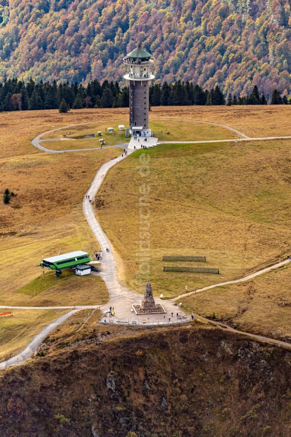 Feldberg (Schwarzwald) aus der Vogelperspektive: Feldbergturm und Bismarckdenkmal auf dem Feldberg im Bundesland Baden-Württemberg