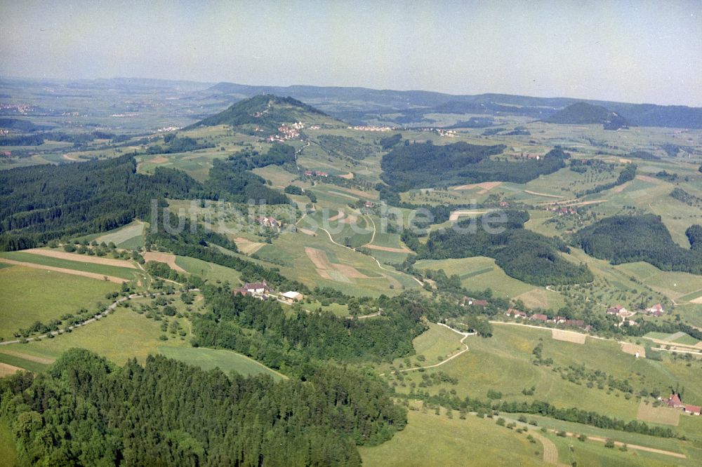 Heubach von oben - Felder und angrenzende Waldgebiete in Heubach im Bundesland Baden-Württemberg, Deutschland