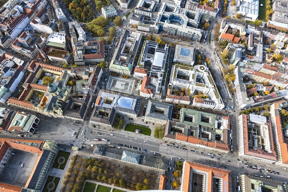 Luftaufnahme München - Feldherrnhalle und Theatinerkirche am Odeonsplatz in der Maxvorstadt in München im Bundesland Bayern