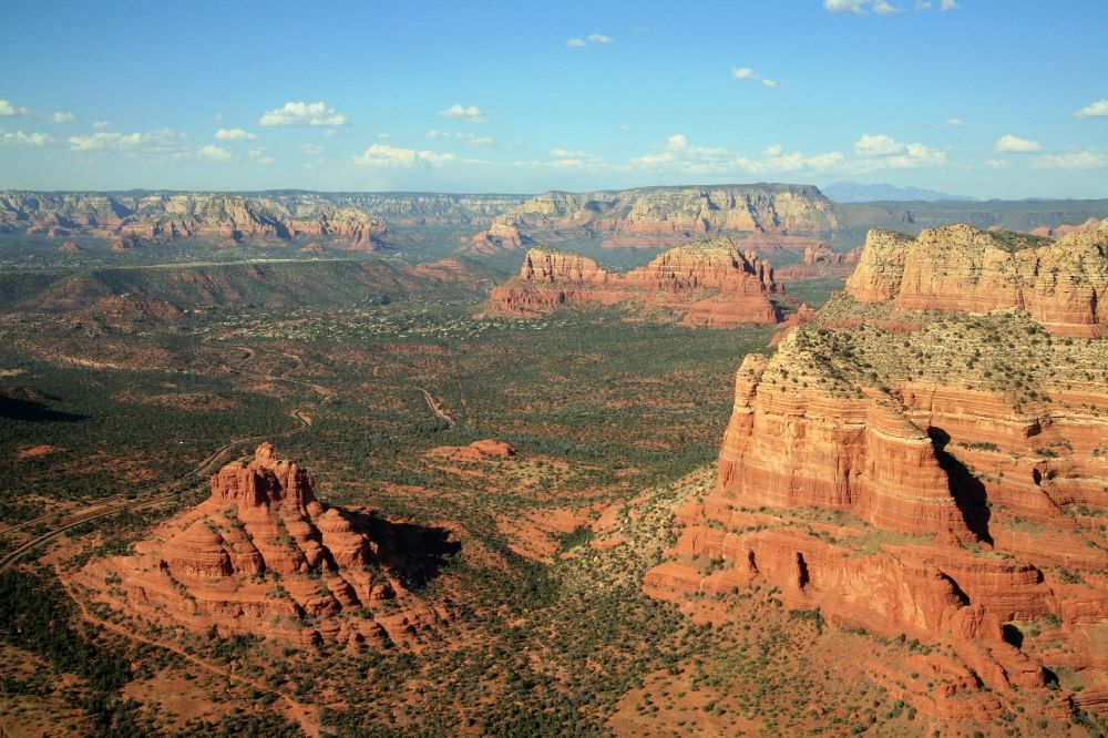 Luftaufnahme Sedona - Felsen- und Berglandschaft bei Sedona in Arizona in USA